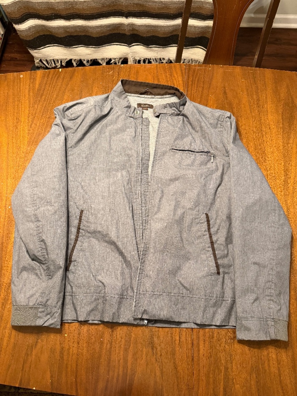 Men’s grey jacket windbreaker